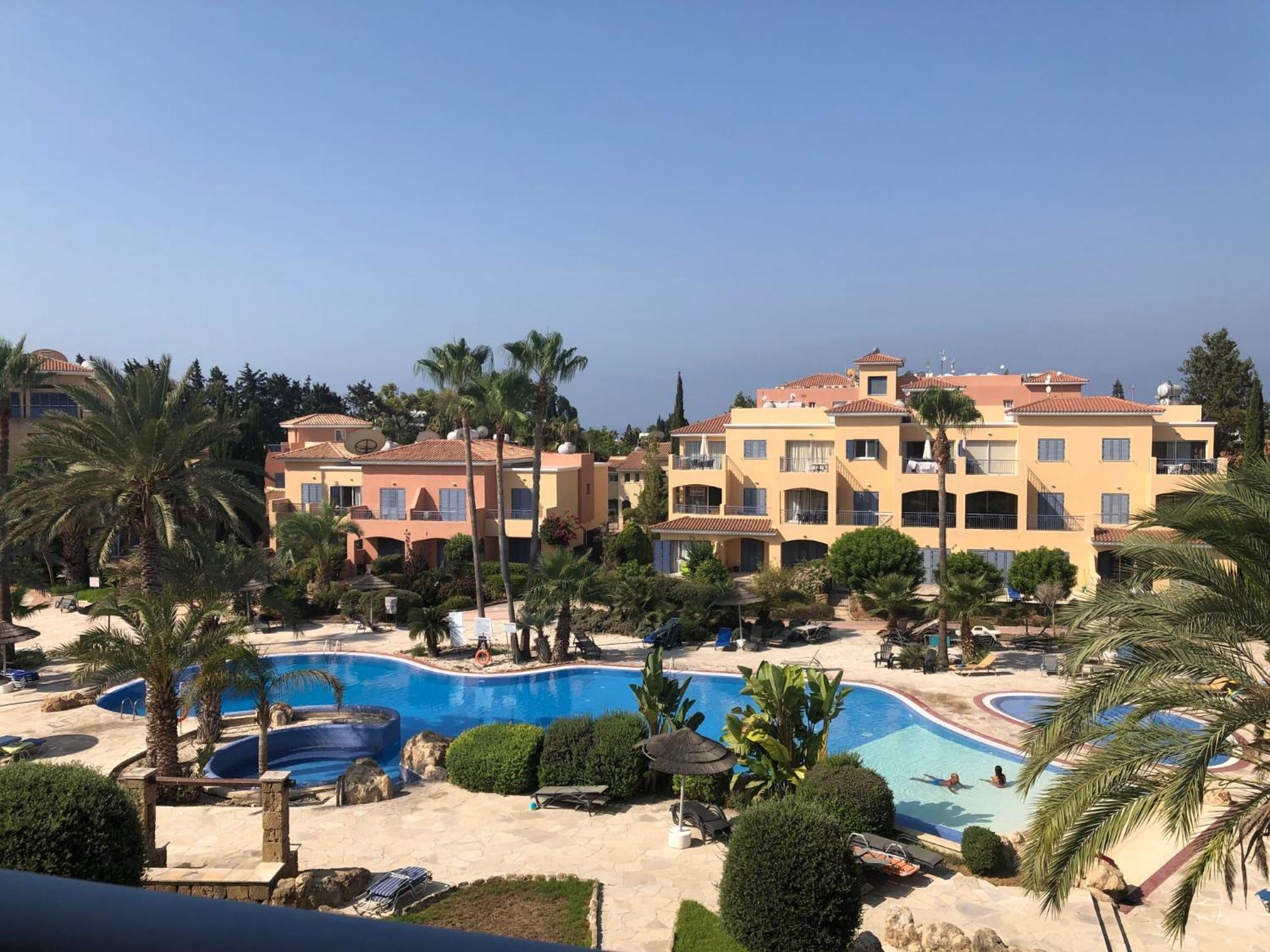 Limnaria Gardens - 1 Bedroom, Sunny Apartment With Stunning Pool Views Paphos Kültér fotó